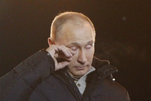 Vladimir Poutine, ému, remporte les élections, l'opposition crie à la fraude
